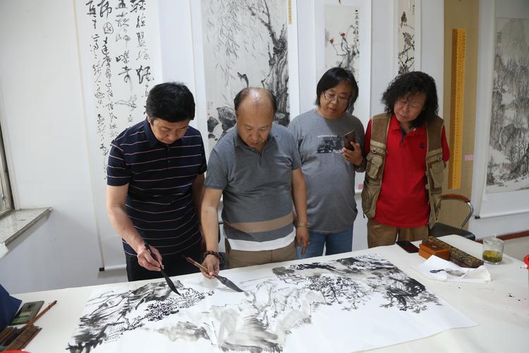 阜新市文聯舉行文藝創作實踐基地揭牌儀式暨阜新書畫名家筆會活動