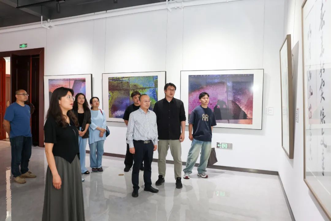 藝術家導覽｜茉莉花開·文藝輕騎兵志愿行——2024江蘇省書畫院寫生創作匯報巡展（永聯村分館）